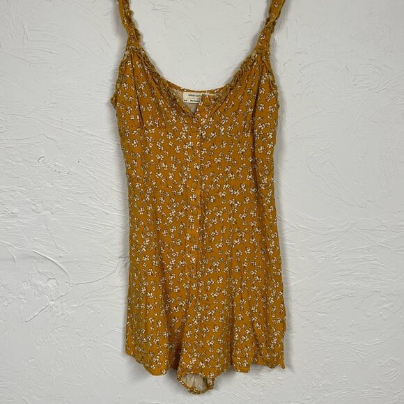 Urban Outfitters Yellow Ditsy Floral Romper Women’s M Sleeveless Summer Ruffled - Picture 1 of 7